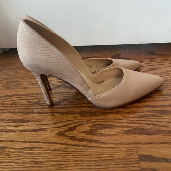 Vince Camuto Nude Blush “Airmosah” Suede Pointed Toe Pump Size 8.5 - Picture 4 of 7